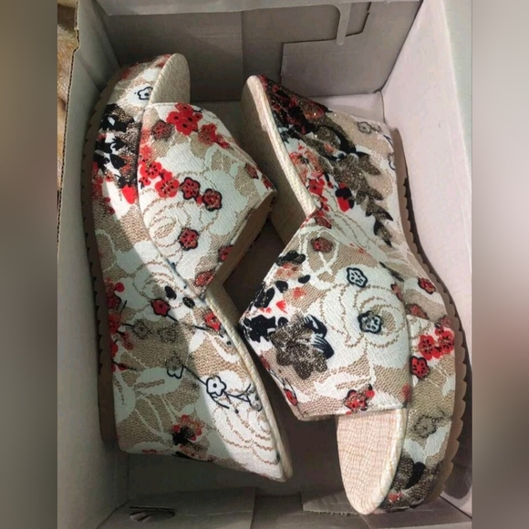 NEW Floral Slip-on Wedges - Picture 7 of 11